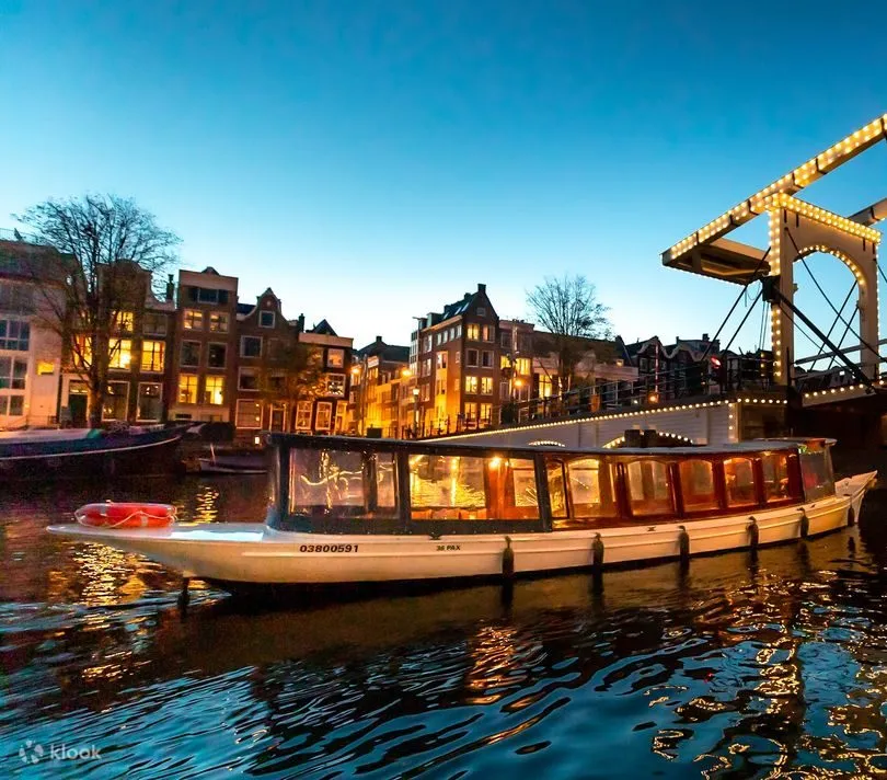 a-scenic-canal-cruise